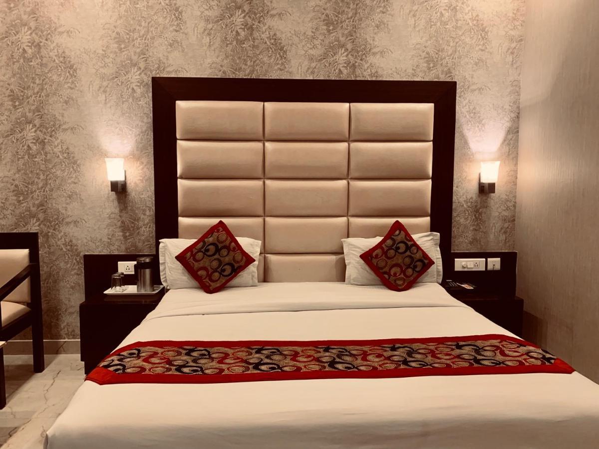 Hotel The Onix Dehradun Exterior foto
