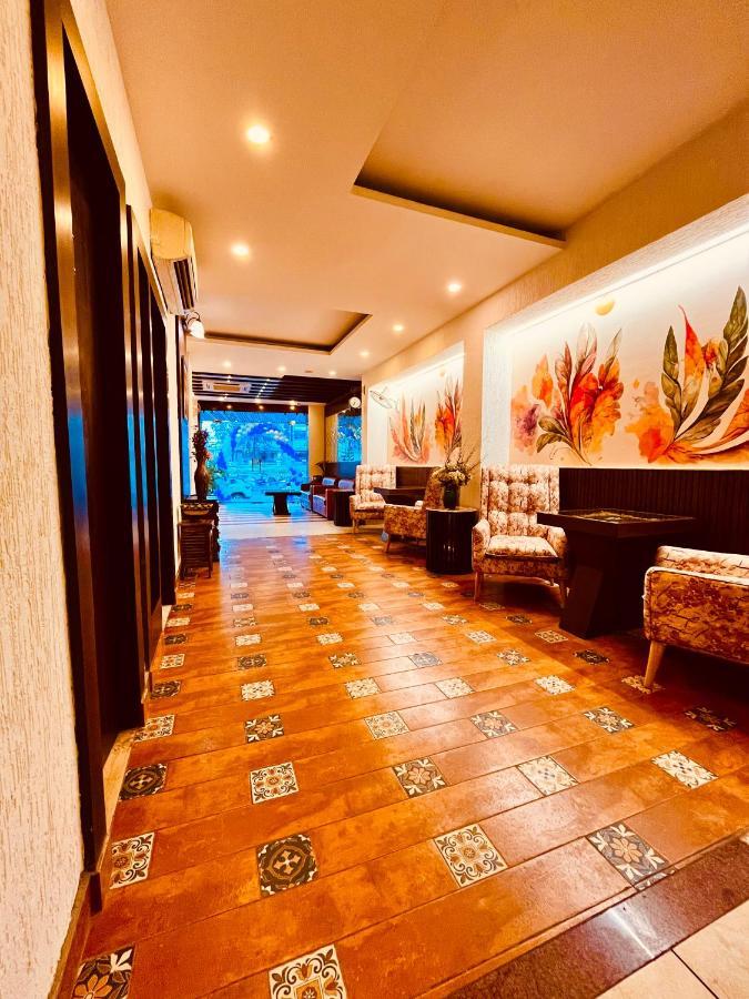 Hotel The Onix Dehradun Exterior foto