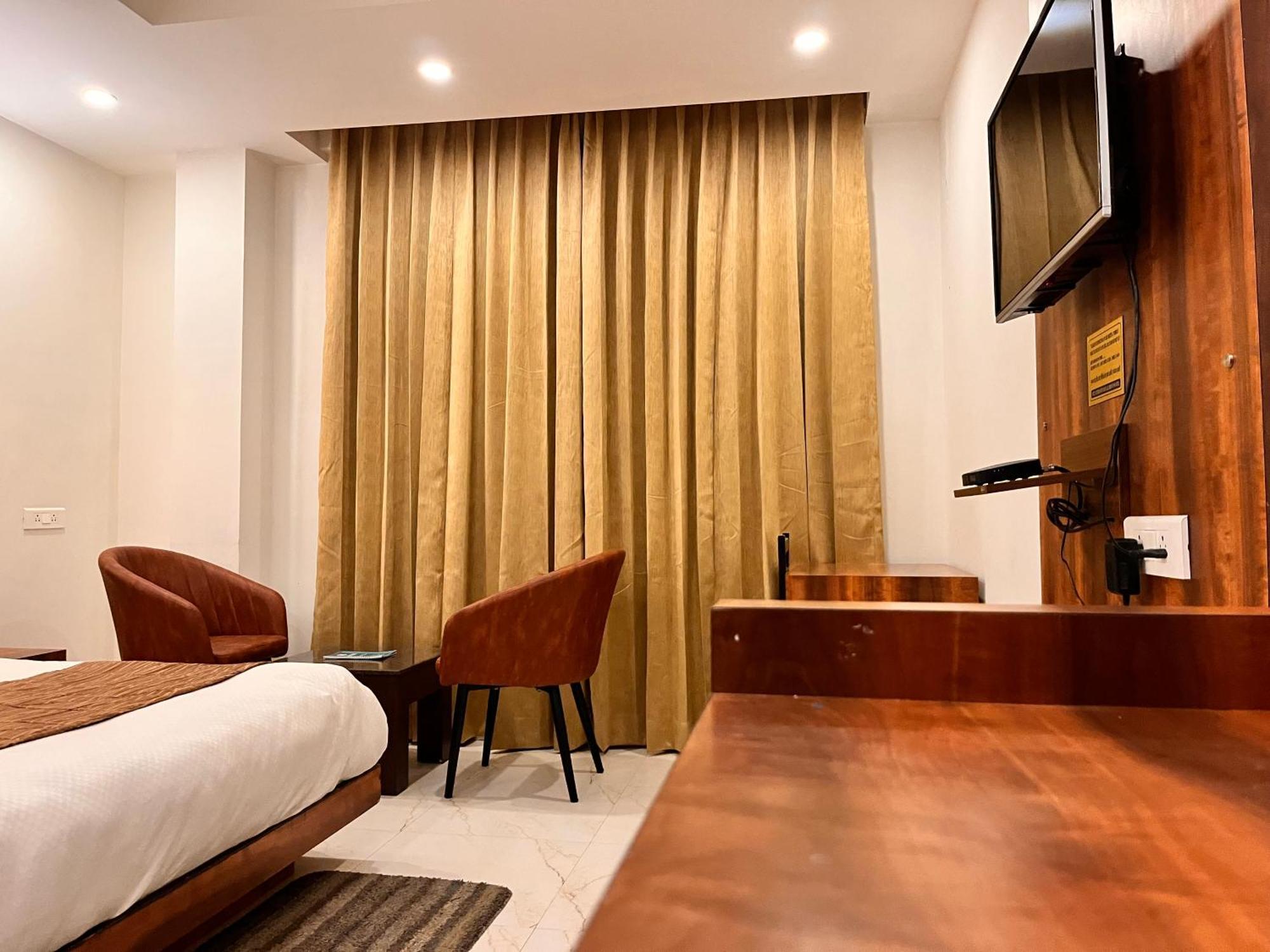 Hotel The Onix Dehradun Exterior foto