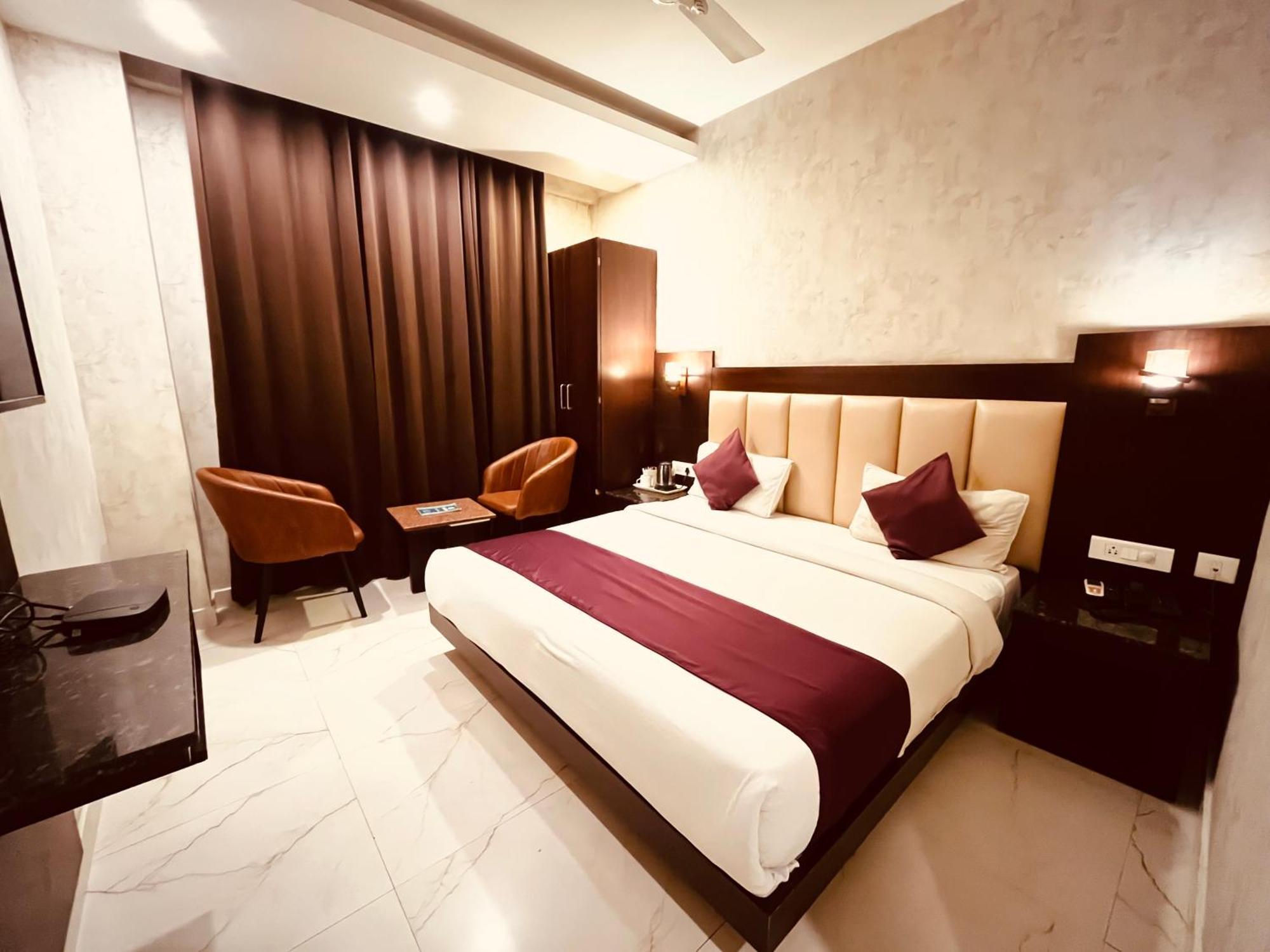 Hotel The Onix Dehradun Exterior foto